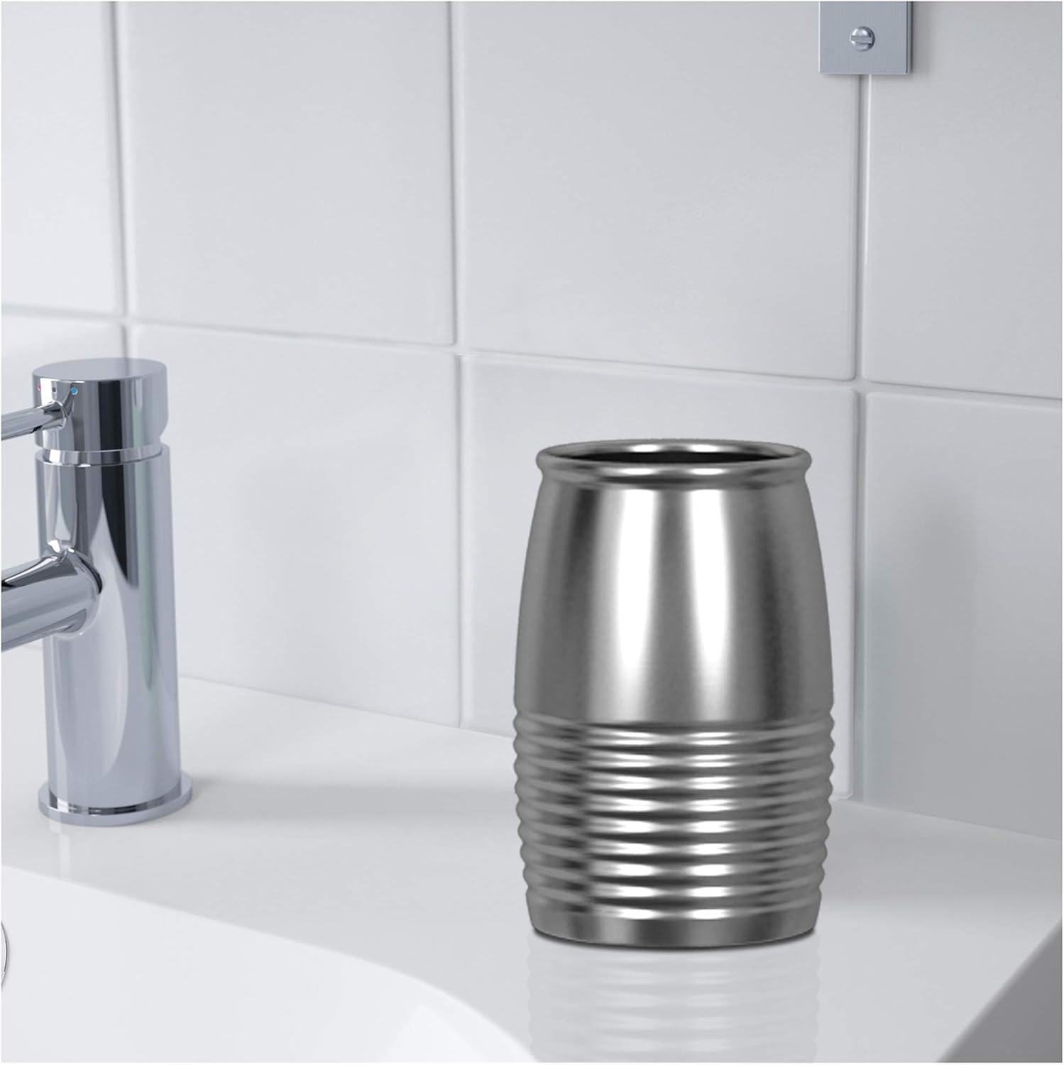 Sturdy stainless steel tumbler for the bathroom
