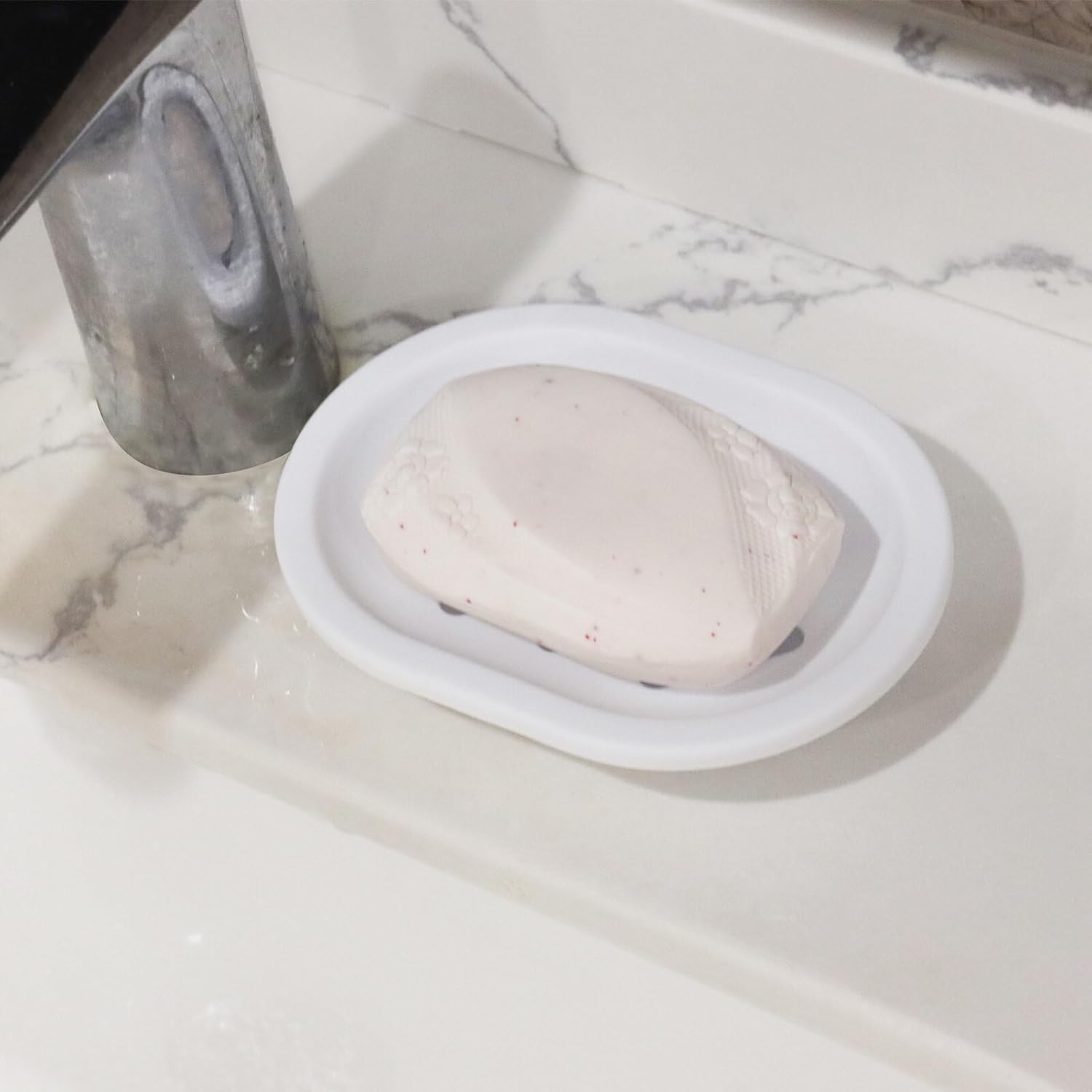 2-Pack Plastic Soap Dishes Bar Soap Holder Drains Well Compact Design Durable