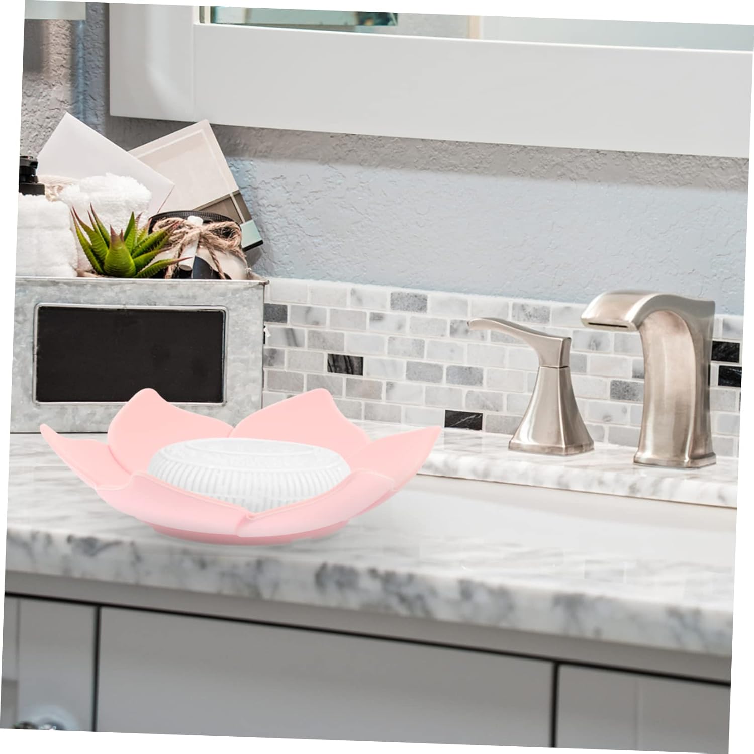 Garneck Silicone Soap Dish Flower-Shaped Self-Draining Elevator Bath Organizer